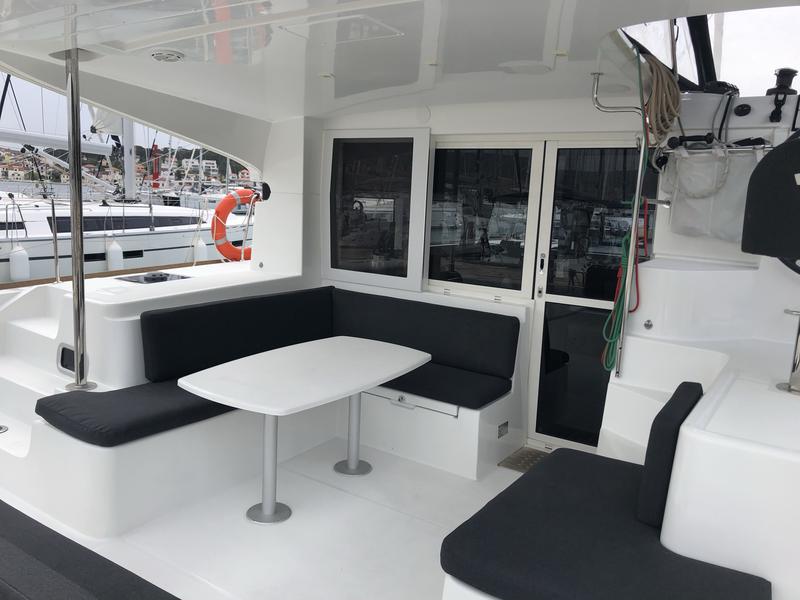 Book yachts online - catamaran - Lagoon 40 - El Paso - rent