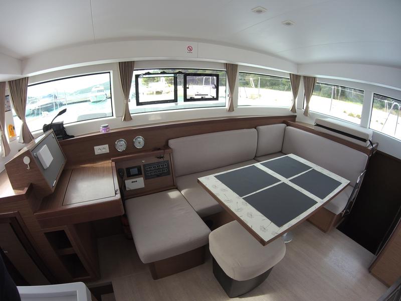 Book yachts online - catamaran - Lagoon 40 - El Paso - rent