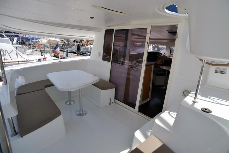 Book yachts online - catamaran - Lipari 41 - Mariona - rent