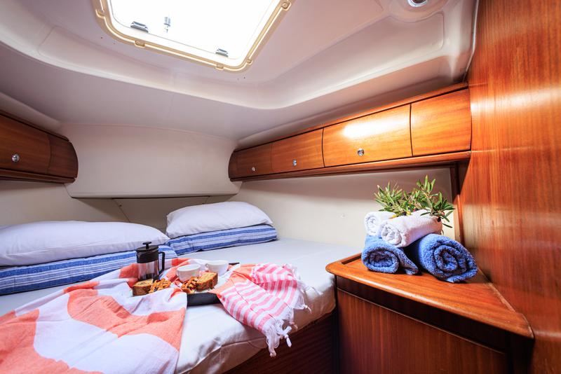 Book yachts online - sailboat - Bavaria 44 - Twins - rent