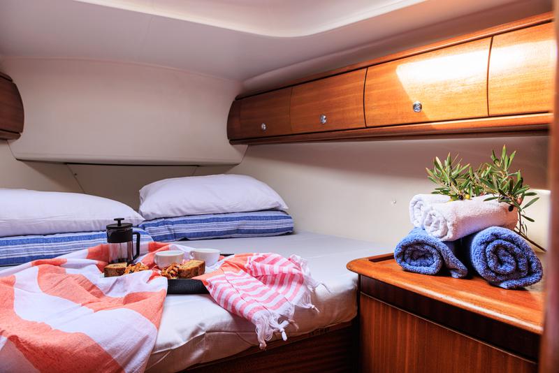 Book yachts online - sailboat - Bavaria 44 - Twins - rent