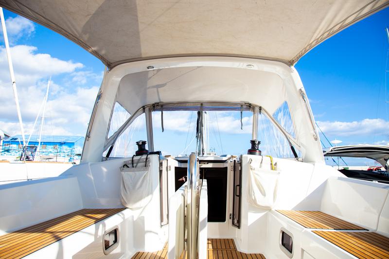Book yachts online - sailboat - Oceanis 38.1 - Cala - rent