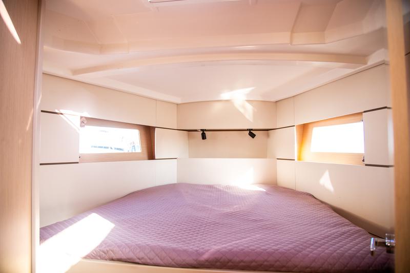 Book yachts online - sailboat - Oceanis 38.1 - Cala - rent