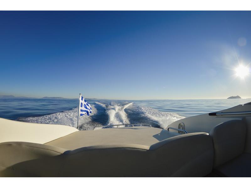 Book yachts online - motorboat - Cranchi csl 28 - Steffie (Daily Cruises - VIP Transfer Cyclades - Prices Vary) - rent