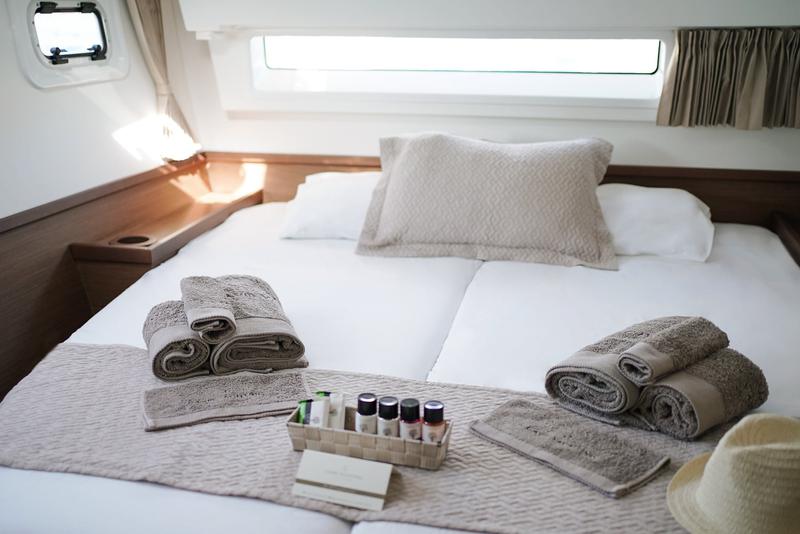 Book yachts online - catamaran - Lagoon 42b - JOY (Generator, A/C, Watermaker, Free Entertainment Pack) - rent