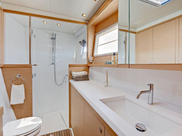 Book yachts online - catamaran - Lagoon 450 - Azzurra - rent