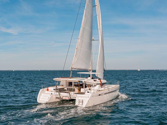 Book yachts online - catamaran - Lagoon 450 - Azzurra - rent