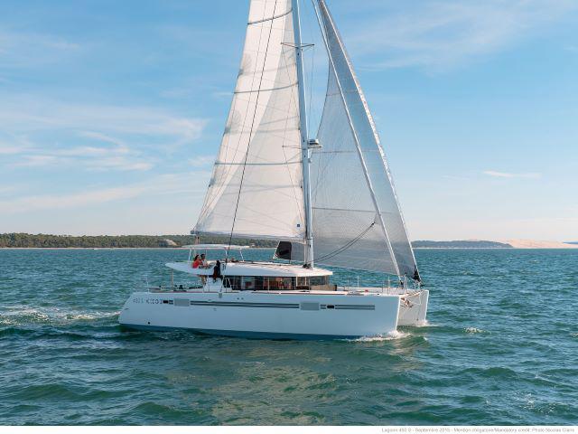 Book yachts online - catamaran - Lagoon 450 - Azzurra - rent