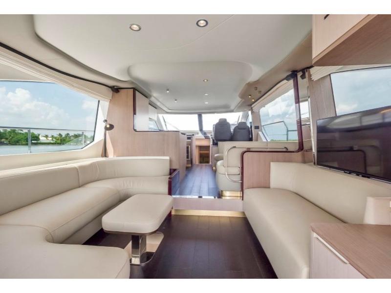 Book yachts online - motorboat - Azimut 60 - GIA - rent