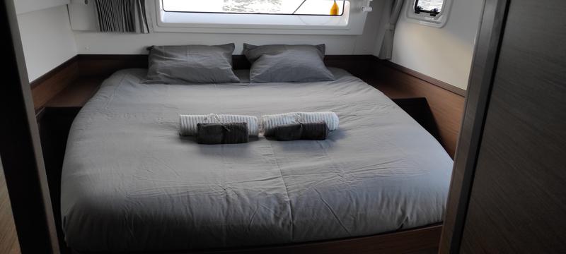 Book yachts online - catamaran - Lagoon 42 - Verne - rent