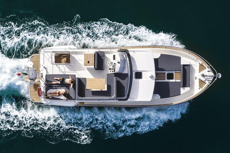 Book yachts online - motorboat - Cranchi T43 Eco Trawler - G&amp;K2 - rent