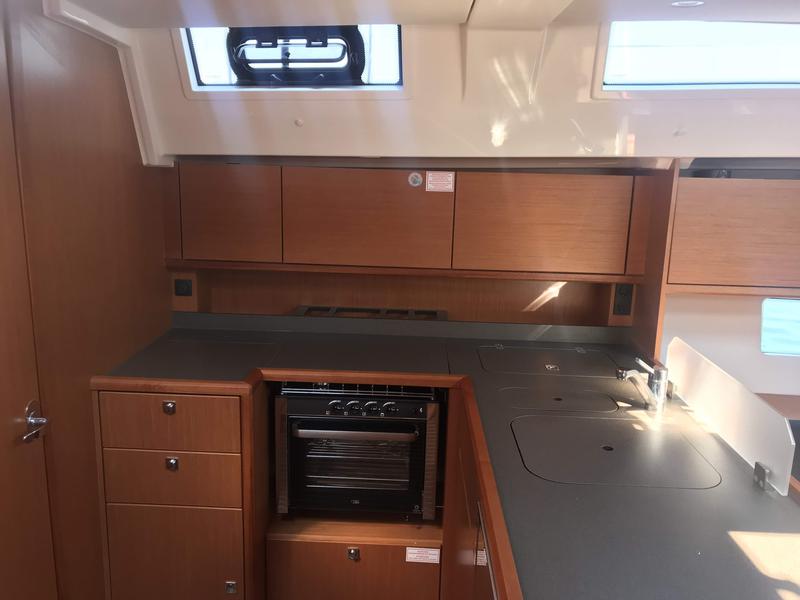 Book yachts online - sailboat - Bavaria C45 Holliday - Barbara - rent