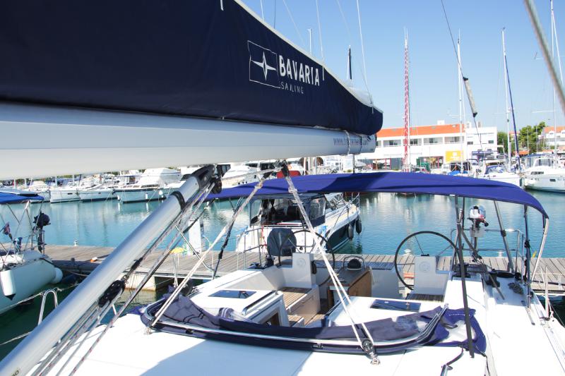 Book yachts online - sailboat - Bavaria C45 Holliday - Barbara - rent