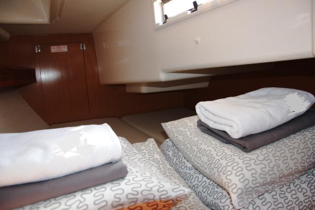 Book yachts online - sailboat - Bavaria Cruiser 32 - Cessar - rent