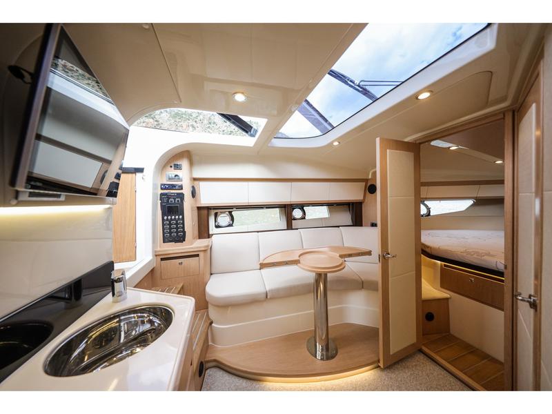 Book yachts online - motorboat - Focus Power 36 Hard Top - NEW - rent