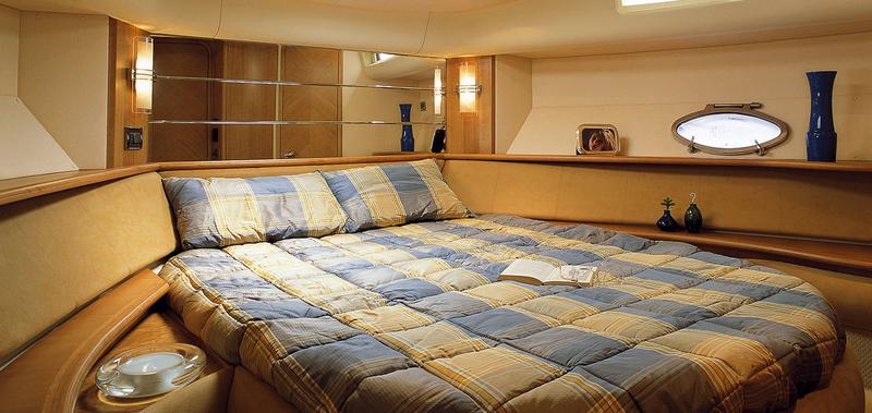 Book yachts online - motorboat - Azimut 46 - Mira M - rent