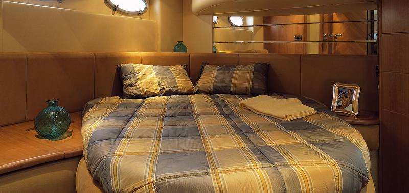 Book yachts online - motorboat - Azimut 46 - Mira M - rent