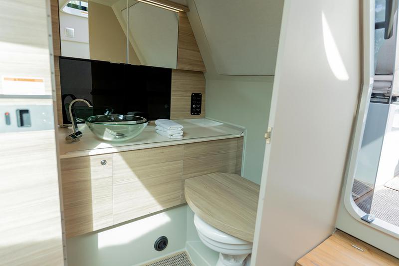 Book yachts online - motorboat - Saxdor 320 GTC (2x300) - SAXDOR (320 GTC + MERCURY 2x300) - rent