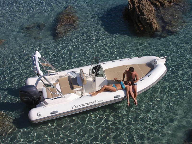 Book yachts online - motorboat - Tempest 600 - CAPELLI (TEMPEST 600+ HONDA 135) - rent