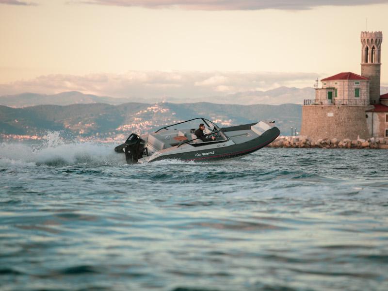 Book yachts online - motorboat - Tempest 65BR - CAPELLI (TEMPEST 65 BR + MERCURY 200) - rent