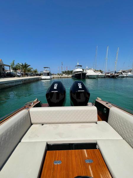 Book yachts online - motorboat - Tempest  1000 Sun - CAPELLI (TEMPEST 1000 SUN + SUZUKI 2x300) - rent