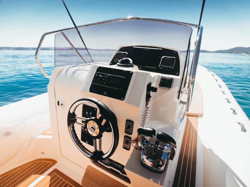 Book yachts online - motorboat - Tempest  1000 Sun - CAPELLI (TEMPEST 1000 SUN + SUZUKI 2x300) - rent