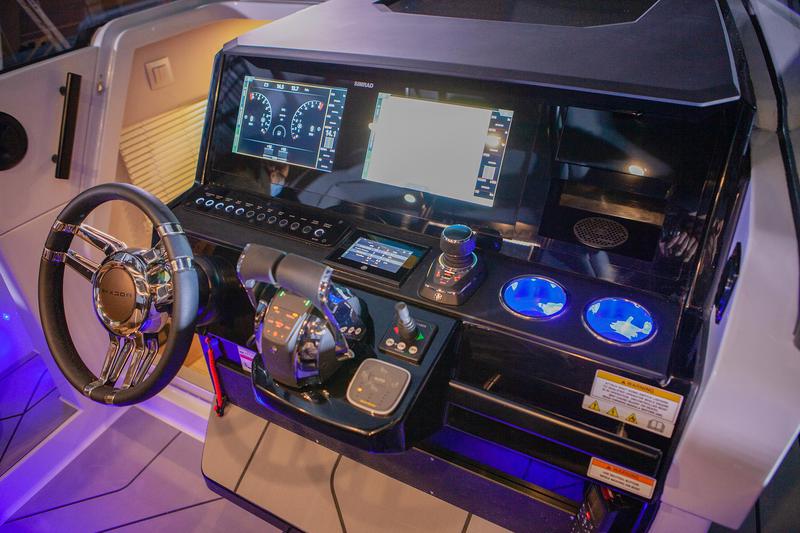 Book yachts online - motorboat - Saxdor 320 GTO - SAXDOR 320 GTO + MERCURY 300 - rent