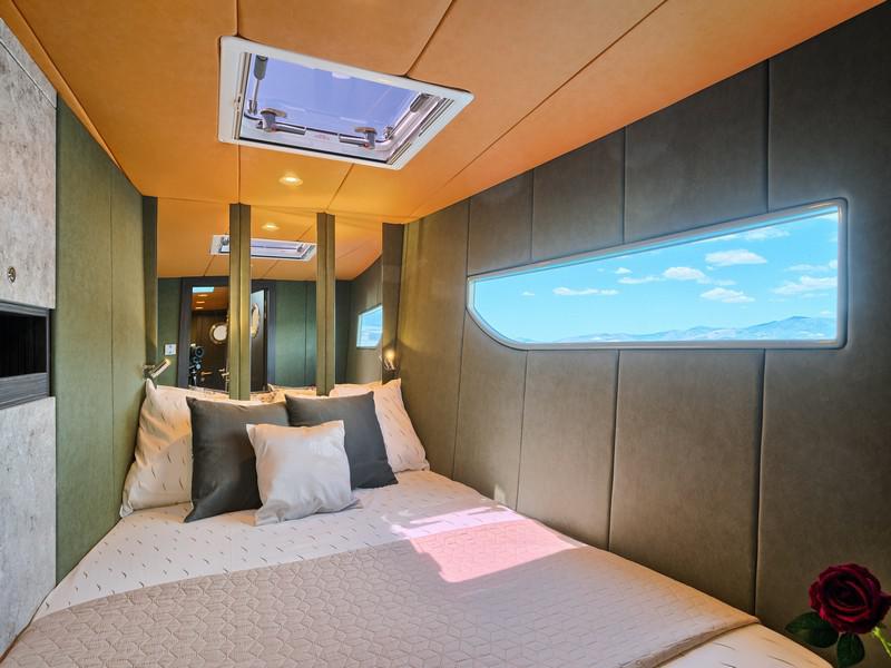 Book yachts online - catamaran - Luna 49 - BLUE - rent