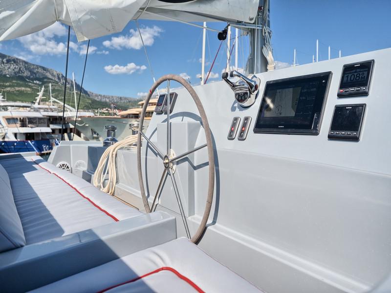 Book yachts online - catamaran - Luna 49 - BLUE - rent