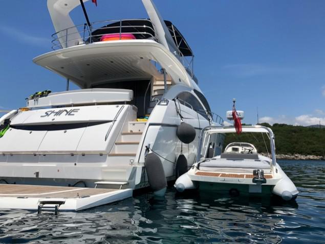 Book yachts online - motorboat - Sunseeker 70 - Shine - rent