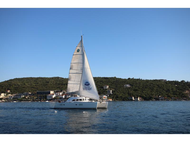 Book yachts online - catamaran - Lagoon 380 - Inna - rent