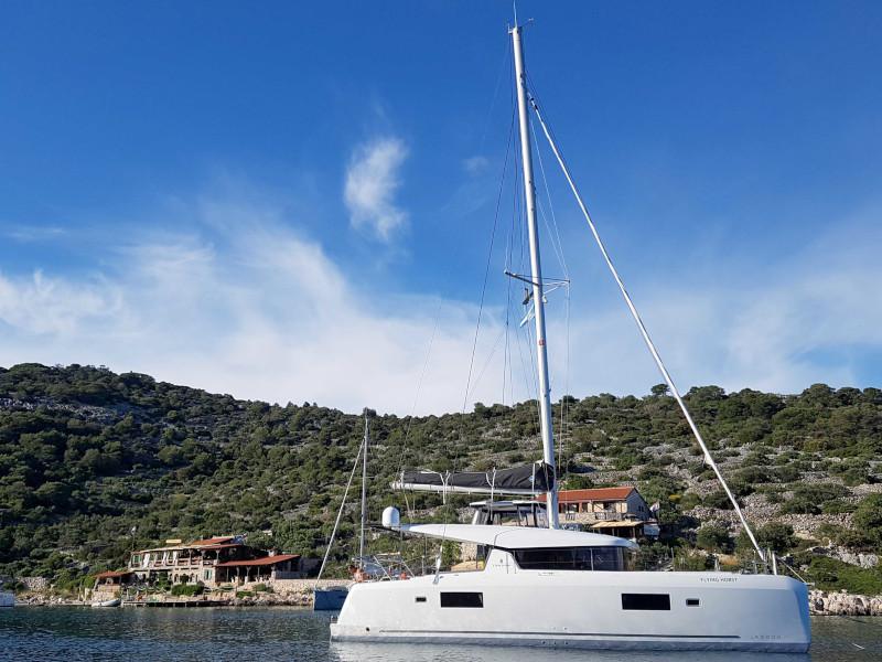 Book yachts online - catamaran - Lagoon 42 (4+2 cab) - Flying Horst - rent