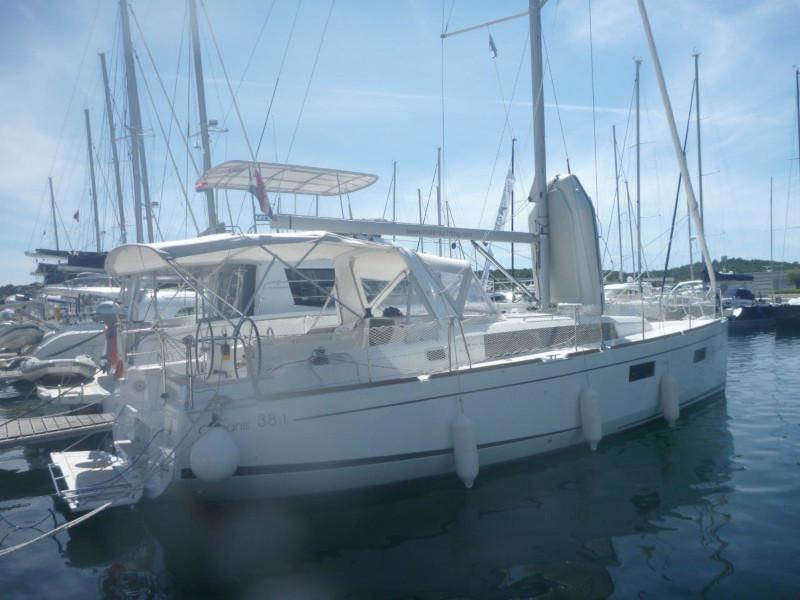Book yachts online - sailboat - Oceanis 38- 3 cab. - Aphrodite - rent