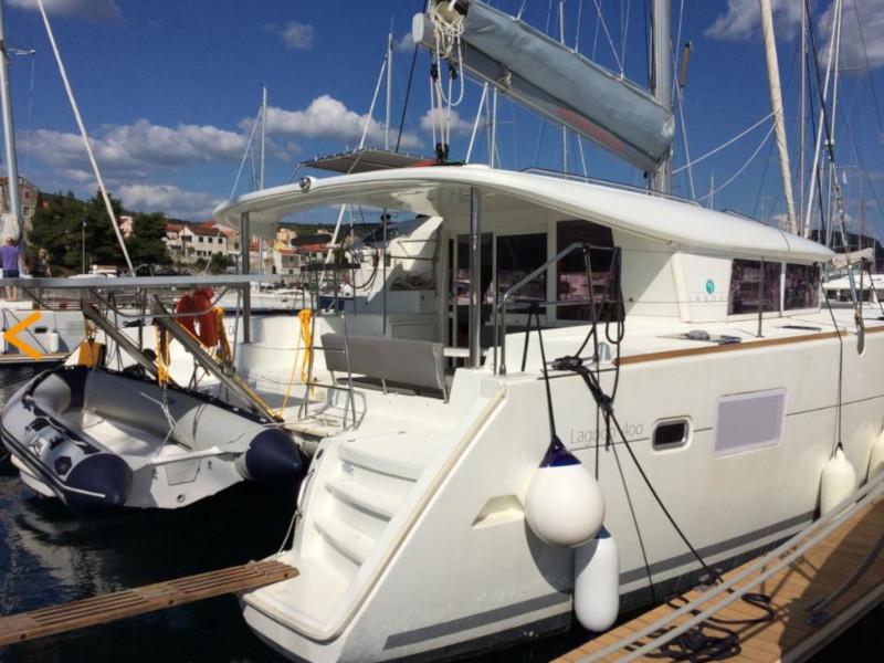 Book yachts online - catamaran - Lagoon 400 (4+2 cab.) - Cool Cat - rent