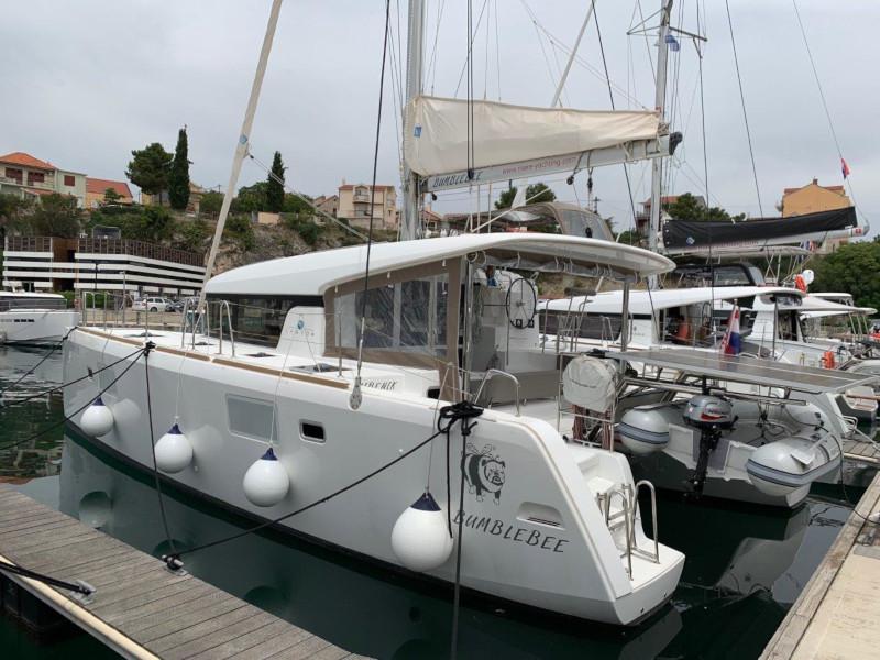 Book yachts online - catamaran - Lagoon 39 - Bumblebee - rent