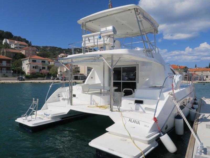 Book yachts online - powercatamaran - Leopard 39 PC (4+2 cab.) - Alana - rent