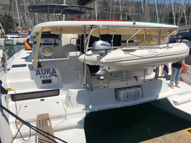 Book yachts online - catamaran - Lagoon 42 - Aura (skippered) - rent