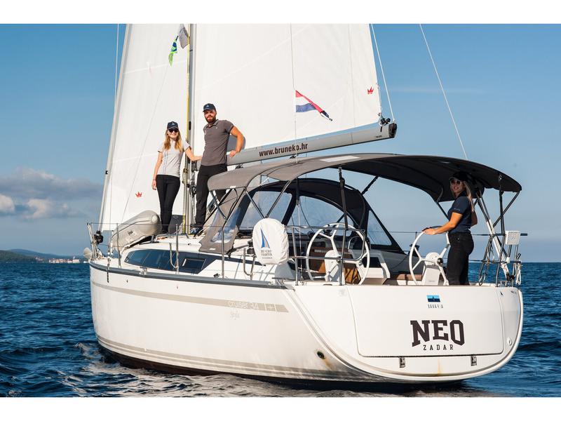 Book yachts online - sailboat - Bavaria 34 Cruiser - NEO with A/C - rent