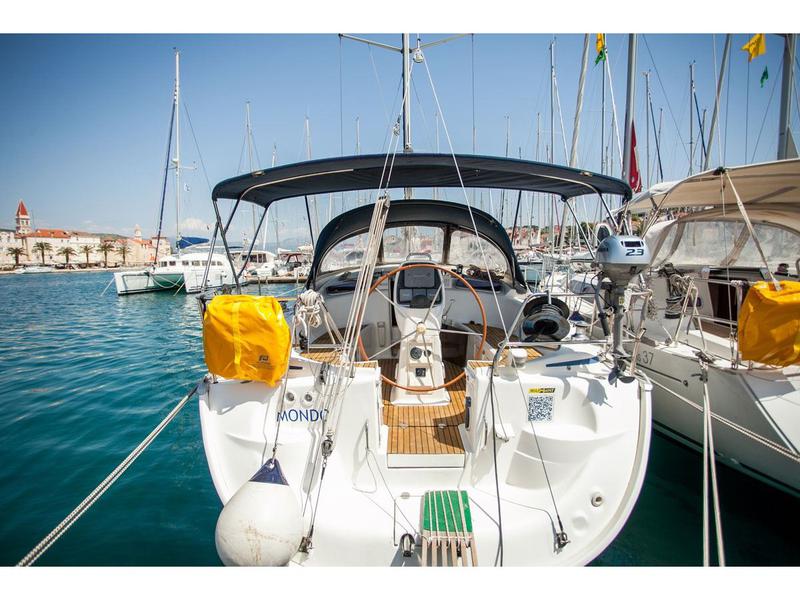 Book yachts online - sailboat - Bavaria 37 Cruiser - Mondo - rent