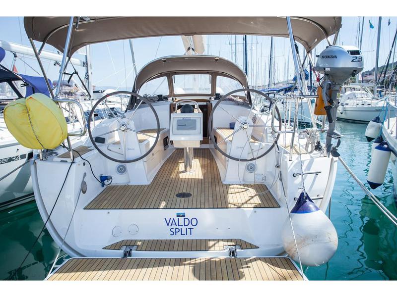 Book yachts online - sailboat - Bavaria Cruiser 34 - Valdo - rent