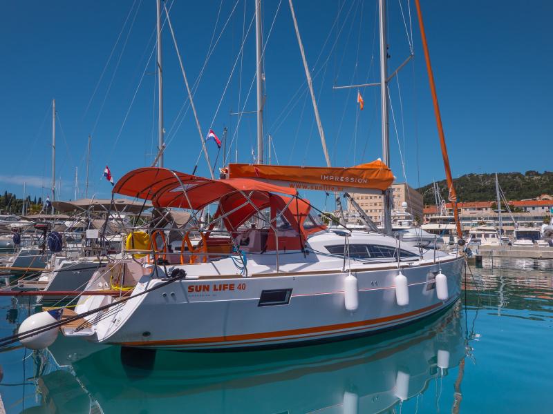 Book yachts online - sailboat - Elan 40 Impression - HAPPY  - rent