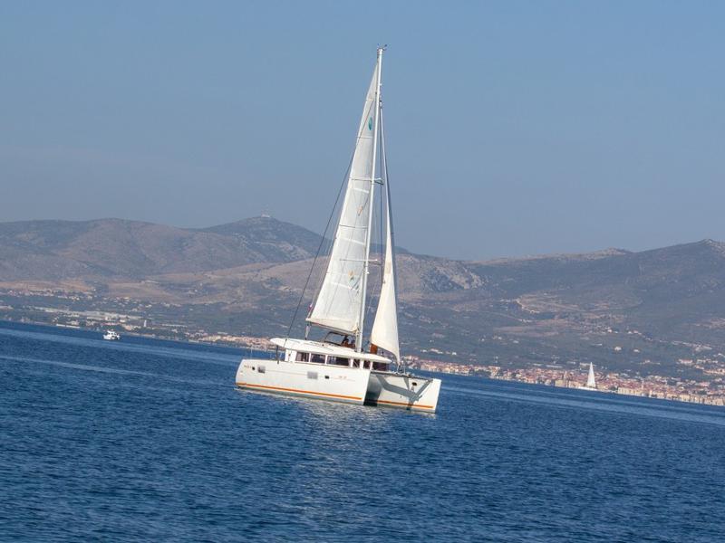 Book yachts online - catamaran - Lagoon 400 - COCO LOCO - rent