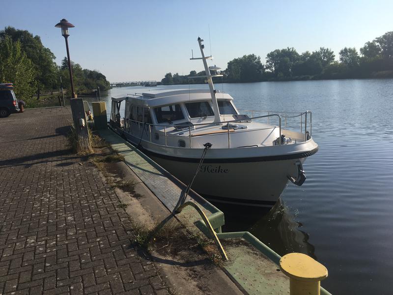 Book yachts online - motorboat - Linssen Grand Sturdy 40.9 Sedan - Heike - rent