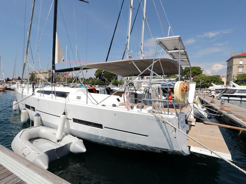 Book yachts online - sailboat - Dufour 560 - Anatoli - rent