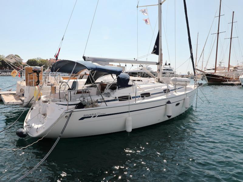 Book yachts online - sailboat - Bavaria 37 Cruiser - Mateja - rent