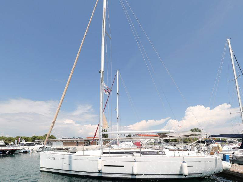 Book yachts online - sailboat - Dufour 450 GL - Tibitoo - rent