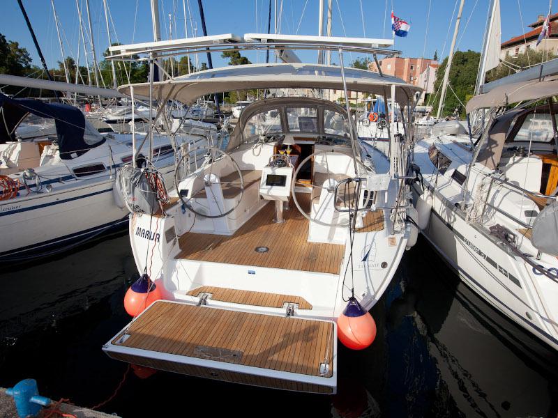 Book yachts online - sailboat - Bavaria Cruiser 37 - MARIJA - rent