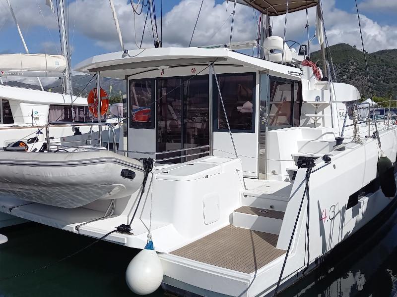 Book yachts online - catamaran - Bali 4.3 - Caparbio - A/C WM Generator - rent