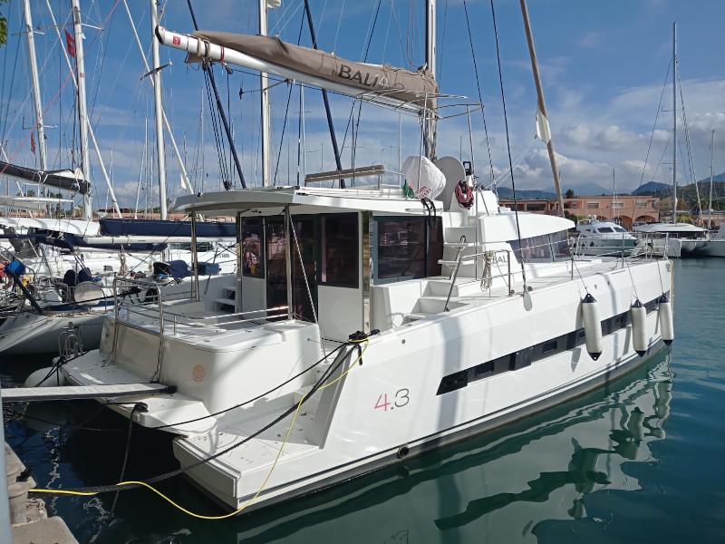 Book yachts online - catamaran - Bali 4.3 - Mary - rent