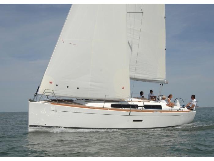 Book yachts online - sailboat - Dufour 335 GL - Kopernik - rent